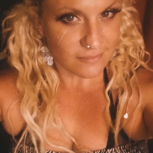 Meet your Posher, Jessica - Picture 4 of 4